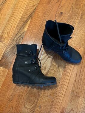 Sorel Black Lace-Up Wedge Ankle Boots